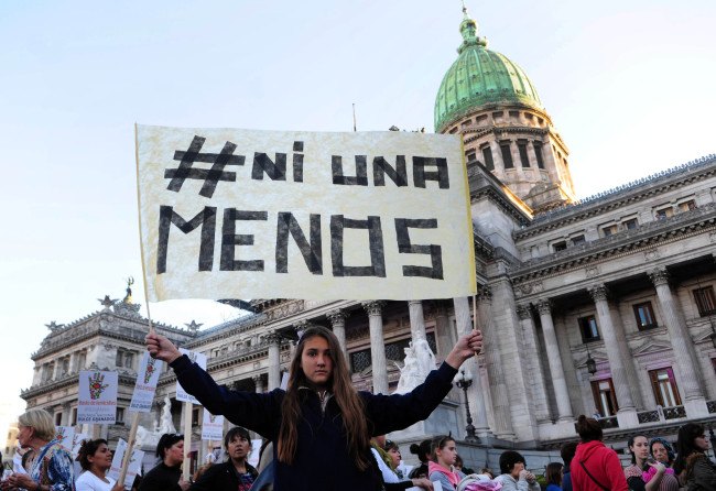 buenos aires 03jun2015
Bajo la consigna #NiUnaMenos ciudades de todo el país se movilizarán para expreserarse contra la violencia de género. En la ciudad de Buenos Aires la marcha llegará hasta el Congreso Nacional. 
foto flor downes/telam/dsl