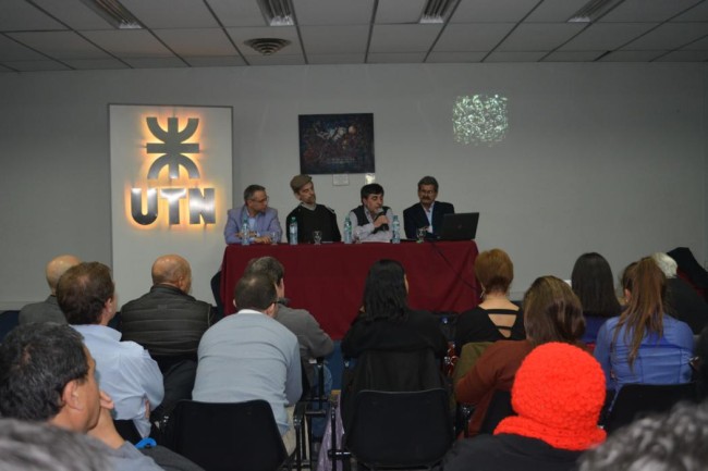 Marcelo Prudente presentó su libro, acompañado de los Ings. Enrique Filgueira y Sebastián Blasco, y de Pablo Hupert